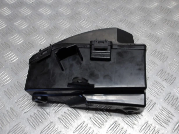 Skrzynka narzędziowa kompletna SUZUKI VLR 1800 C109R BOULEVARD/INTRUDER 08-13r   PN. 92211-22H00