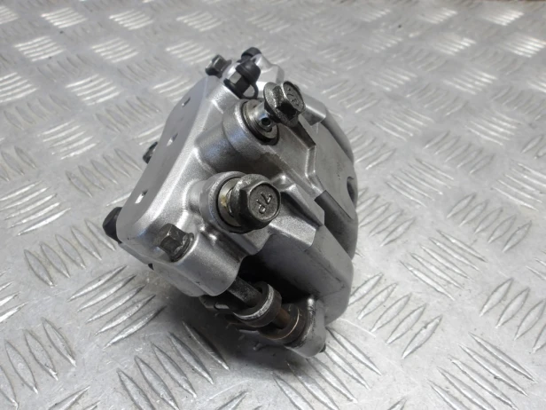 Zacisk hamulca przód lewy SUZUKI VLR 1800 C109R BOULEVARD/INTRUDER 08-13r   PN. 59300-22H00