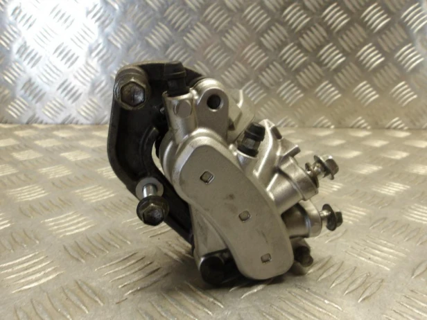 Zacisk hamulca przód lewy SUZUKI VLR 1800 C109R BOULEVARD/INTRUDER 08-13r   PN. 59300-22H00