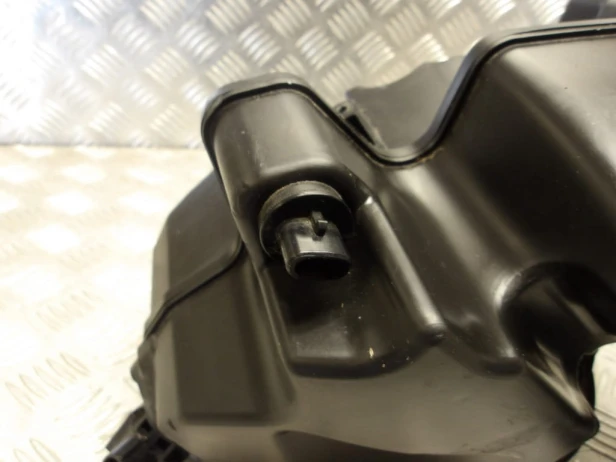 Airbox obudowa filtra centralna SUZUKI VLR 1800 C109R BOULEVARD/INTRUDER 08-13r   PN. 13710-22H00