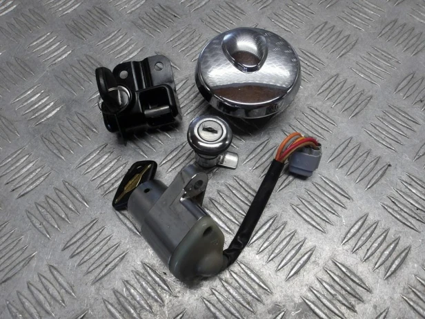 Stacyjka korek paliwa zamki SUZUKI VLR 1800 C109R BOULEVARD/INTRUDER 08-13r   PN. 37110-22H30