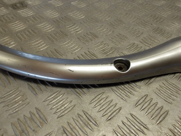 Banan stelaż mocowanie błotnika tył lewy YAMAHA XV 1900 ROADLINER/STRATOLINER 06-14r   PN. 1D7-21613-00