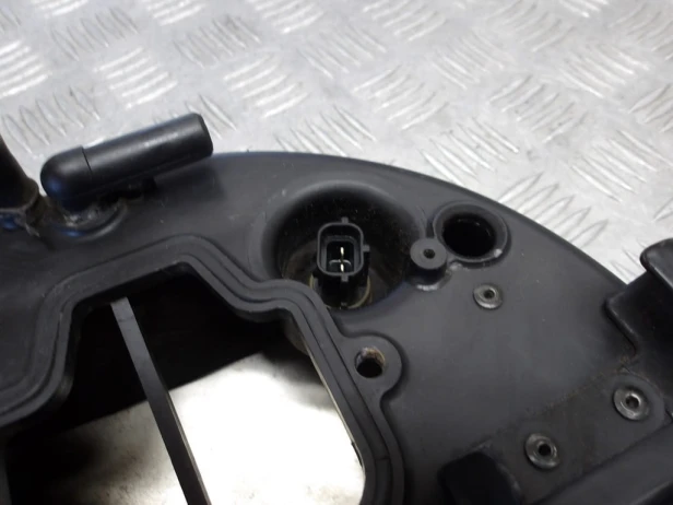 Obudowa filtra powietrza airbox prawy KAWASAKI VN 1500 VULCAN NOMAD 1998-2004  PN: 11011-1529 , 11011-1489