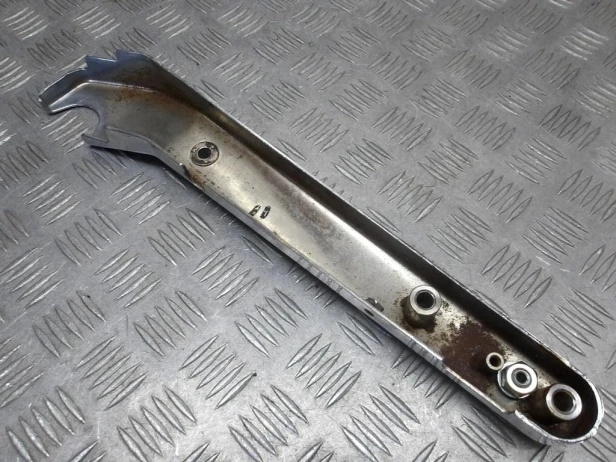 Banan stelaż mocowania błotnika tył prawy KAWASAKI VN 1500 VULCAN NOMAD 1998-2004  PN: 14090-1895
