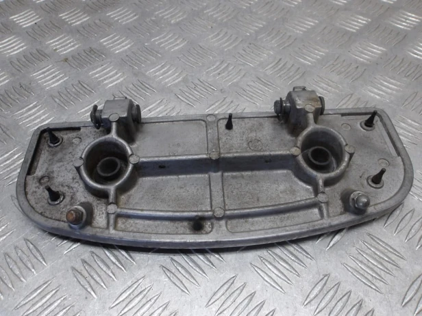 Podest podnóżek kierowcy przód lewy KAWASAKI VN 1500 VULCAN NOMAD 1998-2004  PN: 34028-1497 , 92161-1154