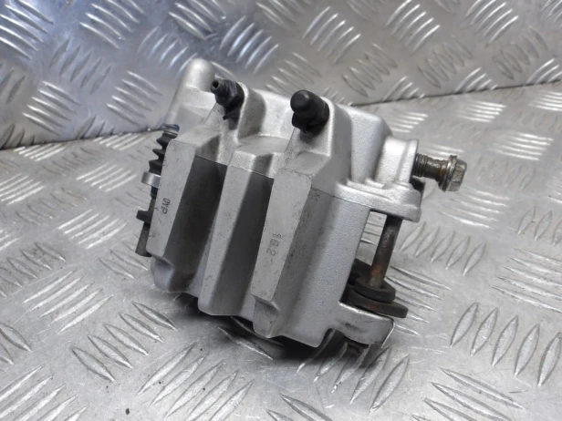 Zacisk hamulcowy tylny KAWASAKI VN 1500 VULCAN NOMAD 2001-2004  PN: 43041-1897
