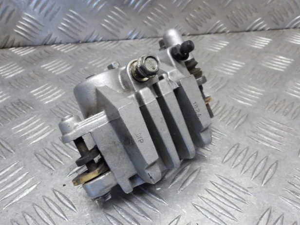 Zacisk hamulcowy przedni KAWASAKI VN 1500 VULCAN NOMAD 1998-2004  PN: 43041-1878
