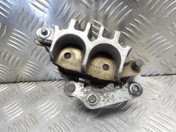 Zacisk hamulcowy przedni KAWASAKI VN 1500 VULCAN NOMAD 1998-2004  PN: 43041-1878