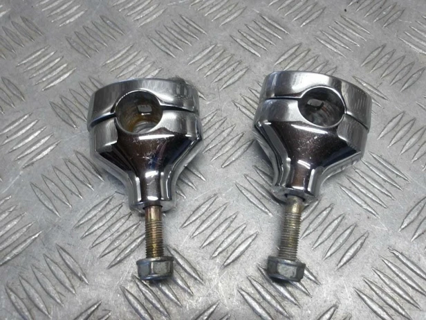 Risery uchwyty mocowanie kierownicy KAWASAKI VN 1500 VULCAN NOMAD 1998-2004 PN: 46012-1272 , 46012-1273