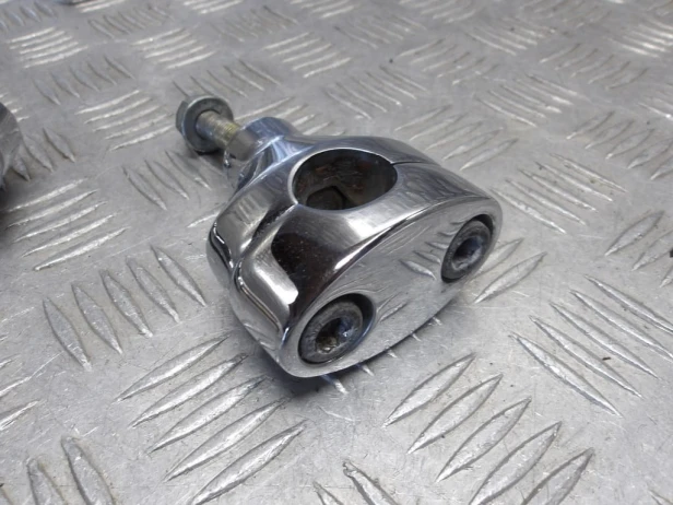 Risery uchwyty mocowanie kierownicy KAWASAKI VN 1500 VULCAN NOMAD 1998-2004 PN: 46012-1272 , 46012-1273