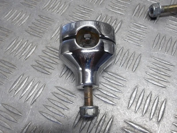 Risery uchwyty mocowanie kierownicy KAWASAKI VN 1500 VULCAN NOMAD 1998-2004 PN: 46012-1272 , 46012-1273