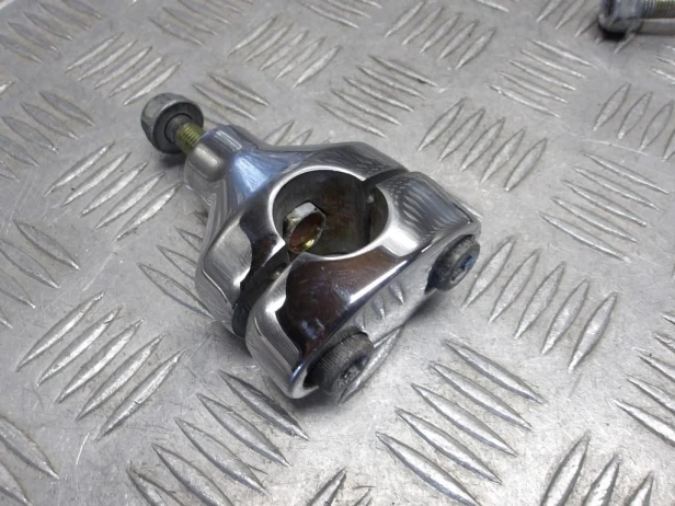 Risery uchwyty mocowanie kierownicy KAWASAKI VN 1500 VULCAN NOMAD 1998-2004 PN: 46012-1272 , 46012-1273
