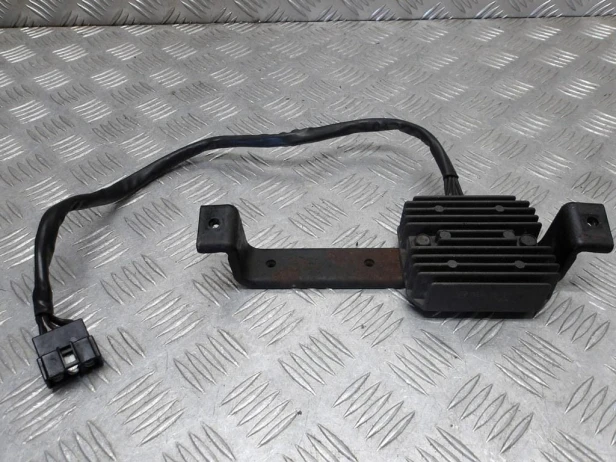 Regulator napięcia z mocowaniem stelaż KAWASAKI VN 1500 VULCAN NOMAD 1998-2004  PN: 21066-1106