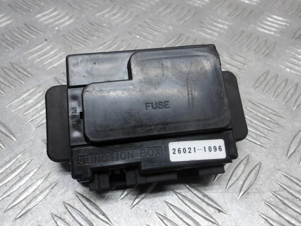 Puszka bezpieczników sterownik KAWASAKI VN 1500 VULCAN NOMAD 1998-2004  PN: 26021-0073 , 26021-1096