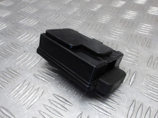 Puszka bezpieczników sterownik KAWASAKI VN 1500 VULCAN NOMAD 1998-2004  PN: 26021-0073 , 26021-1096