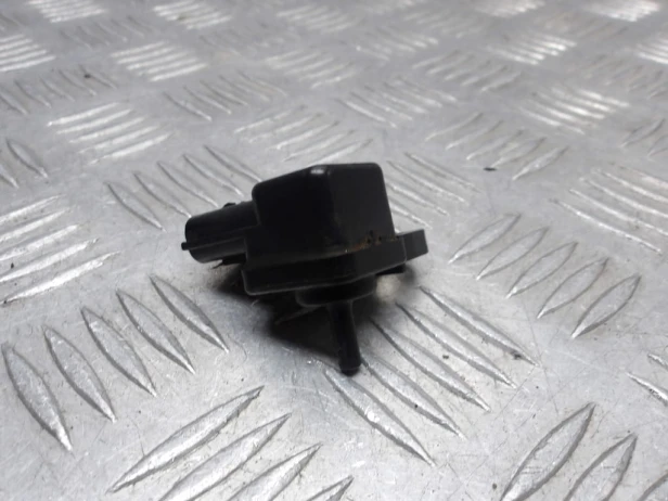 Czujnik podciśnieniowy map sensor KAWASAKI VN 1500 VULCAN NOMAD 2000-2004  PN: 21176-1084