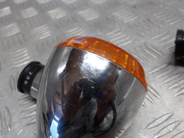 Kierunkowskaz przedni lewy prawy KAWASAKI VN 1500 VULCAN NOMAD 1998-2004  PN: 23037-1377 , 23037-1378