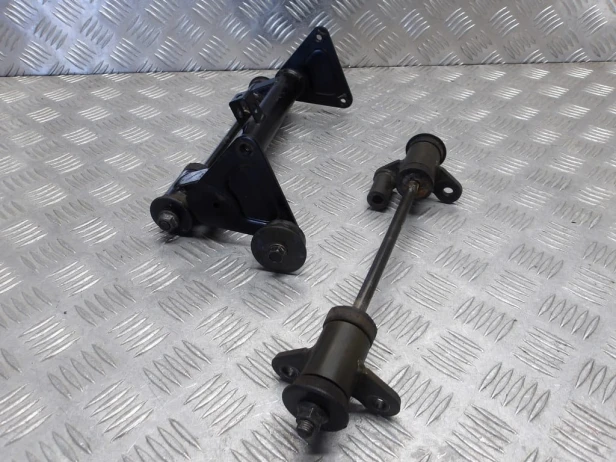Mocowanie łapa uchwyty silnika poduszka KAWASAKI VN 1500 VULCAN NOMAD 1998-2004 PN: 32190-0022 , 32029-1987