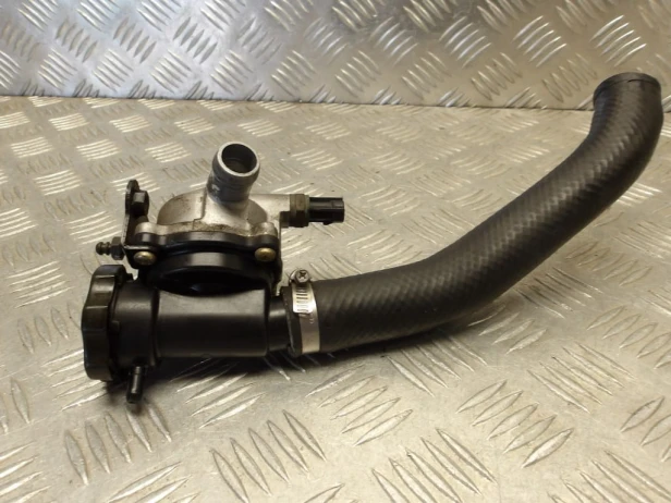 Obudowa termostatu korek wąż czujnik KAWASAKI VN 1500 VULCAN NOMAD 2000-2004  PN: 32099-1201 , 49054-0004