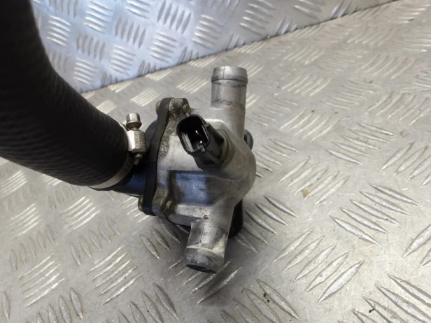 Obudowa termostatu korek wąż czujnik KAWASAKI VN 1500 VULCAN NOMAD 2000-2004  PN: 32099-1201 , 49054-0004