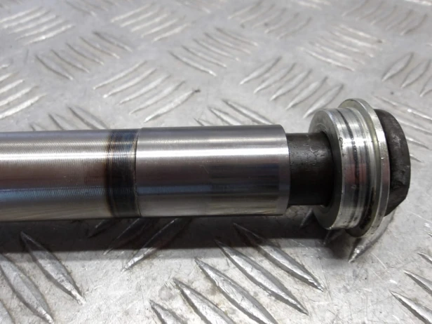 Ośka śruba tuleja wahacza YAMAHA XV 1900 ROADLINER/STRATOLINER 06-14r   PN. 5PX-22141-10