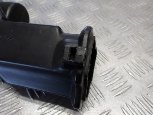 Łącznik obudowy filtra airbox KAWASAKI VN 1500 VULCAN NOMAD 98-04r   PN. 39045-0003