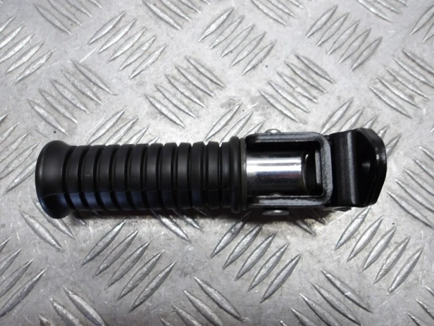 Podnóżek pasażera tył I KAWASAKI VN 900 VULCAN CUSTOM 07-24r   PN. 34003-0030