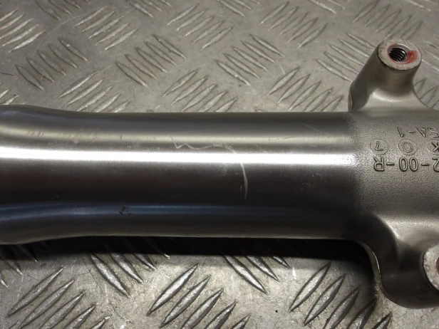 Laga zawieszenia przód prawa I KAWASAKI VN 900 VULCAN CUSTOM 07-24r   PN. 44071-0981