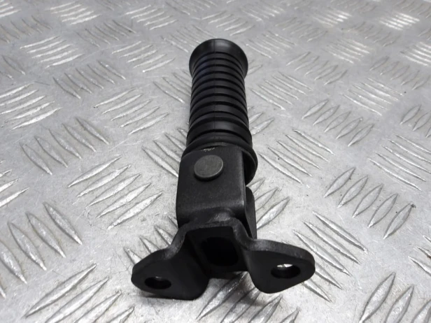Podnóżek pasażera tył II KAWASAKI VN 900 VULCAN CUSTOM 07-24r   PN. 34003-0030