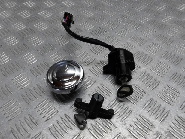 Stacyjka korek wlewu zamek I KAWASAKI VN 900 VULCAN CUSTOM 10-24r   PN. 27045-5323