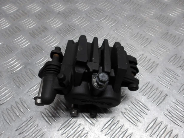 Zacisk hamulca przedni lewy KAWASAKI VN 900 VULCAN CUSTOM 07-24r   PN. 43080-0049-DJ