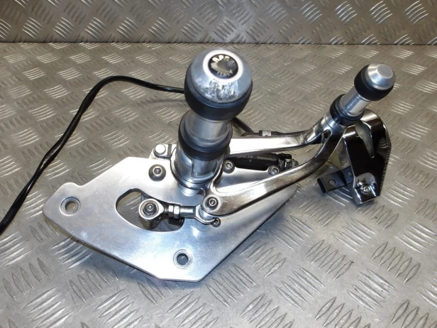 Set prawy podnóżek dźwignia pompa hamulca KAWASAKI VN 900 VULCAN CUSTOM 07-24r