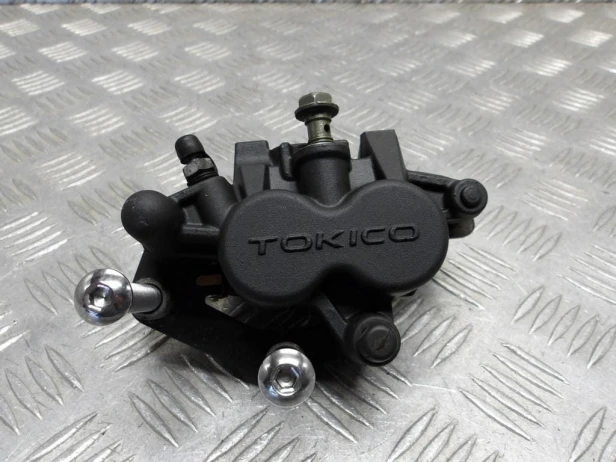 Zacisk hamulca przedni lewy I KAWASAKI VN 900 VULCAN CUSTOM 07-24r   PN. 43080-0049-DJ