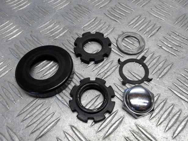 Nakrętki sztycy półki dolnej KAWASAKI VN 900 VULCAN CUSTOM 07-24r   PN. 92210-0263