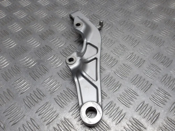 Jarzmo mocowanie zacisku tył YAMAHA XV 1700 ROAD STAR 04-14r   PN. 4WM-25819-00