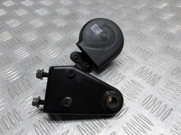 Stelaż mocowanie podestu klakson YAMAHA XV 1700 ROAD STAR 04-05r   PN. 4WM-27443-10