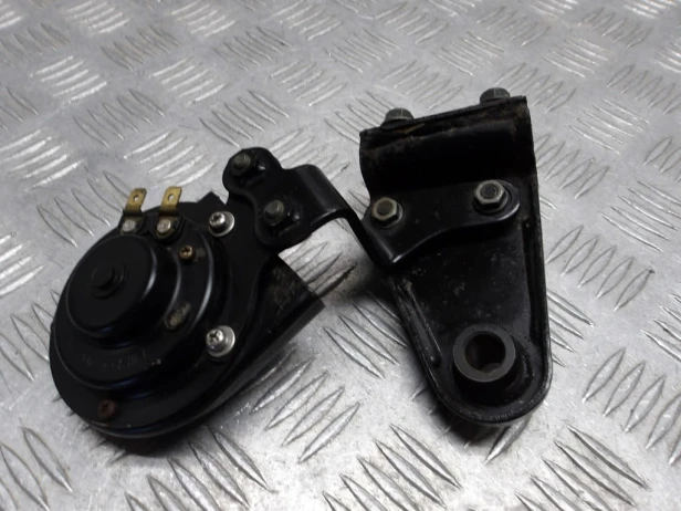Stelaż mocowanie podestu klakson YAMAHA XV 1700 ROAD STAR 04-05r   PN. 4WM-27443-10
