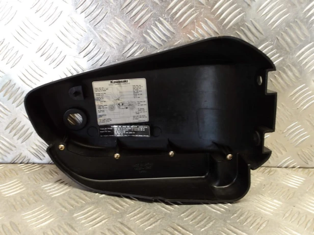 Boczek osłona boczna lewa KAWASAKI VN 1600 MEAN STREAK 04-08r   PN. 36001-1649