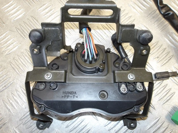 Licznik zegar prędkościomierz HONDA VTX 1800 R/S 02-03r   PN. 37200-MCV-671